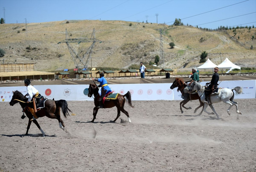 Bitlis'te Malazgirt Zaferi'nin 948. yıl dönümünde Kırgızların ata sporlarına büyük ilgi - Resim: 2