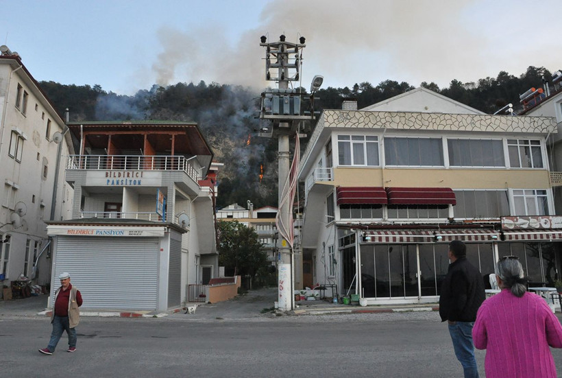 Bartın’da orman yangını 7 ev boşaltıldı - Resim: 2