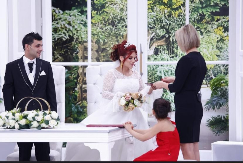 ATV Esra Erol'da 10 yıllık 2 çocuklu çiftin nikahı kıyıldı hayali gerçek oldu - Resim: 3