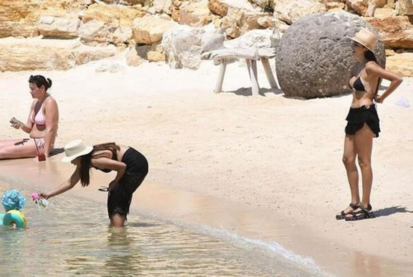 Hande Erçel Çeşme sahiline damga vurdu! - Resim: 1