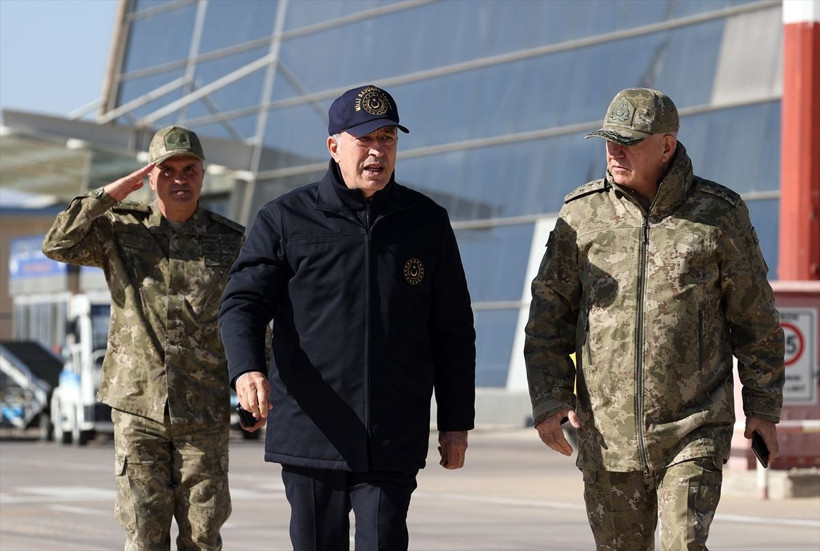 Milli Savunma Bakanı Akar ve komuta kademesi sınır hattında - Resim: 2