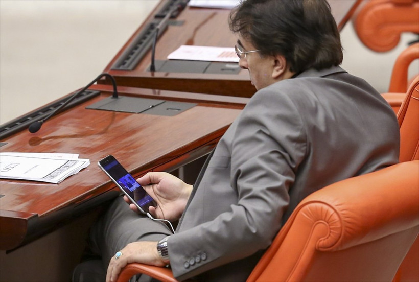 Genel Kurulda telefonunu kapan onu izledi! - Resim: 4