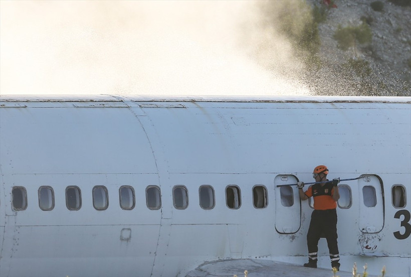 TSK yayınladı! Yolcuyu uçaktan böyle attı! - Resim: 3