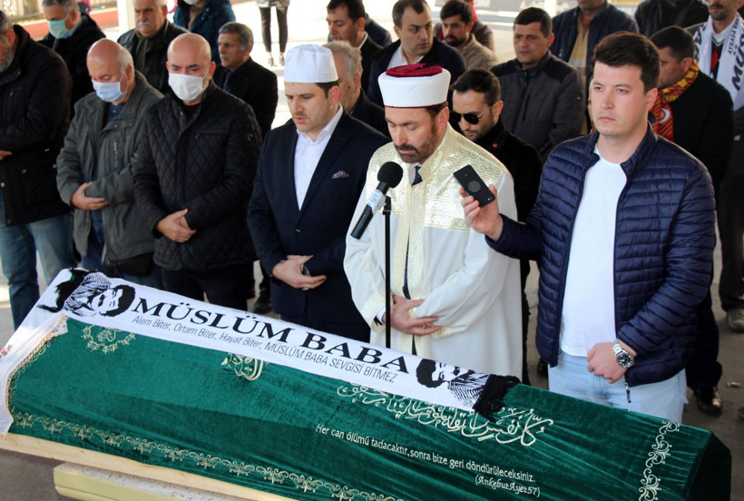 Müslüm Gürses'in eşi  Muhterem Nur son yolculuğuna uğurlandı! - Resim: 3