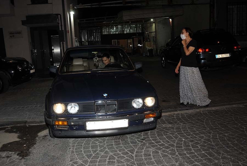 Yasak Elma'nın Ender'i Şevval Sam'ın arabası görenleri şaşırttı! Diziden binlerce lira kazanıyor - Resim: 3