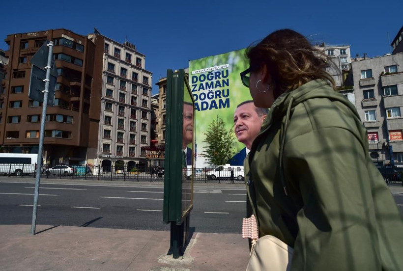 Seçime iki gün kaldı! İstanbul’un cadde ve meydanlarında afiş yarışı devam ediyor! - Resim: 2