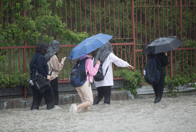 Sağanak yağmur, soğuk havayla birlikte geri dönüyor! Meteoroloji uyardı o güne dikkat donacağız - Resim: 1