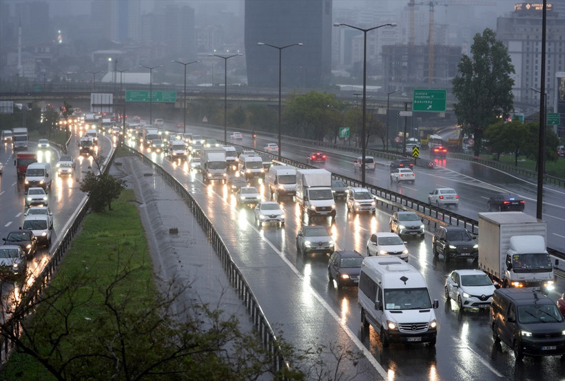 İstanbul'da trafik yoğunluğu yaşanıyor - Resim: 0
