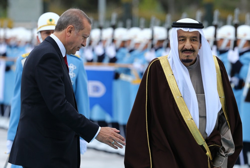 Kral Selman unutunca Erdoğan kolundan tutup.... - Resim: 3