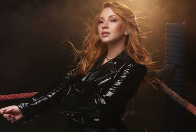 Ece Seçkin kendi kendini sansürledi! Kalçasına... - Resim: 1