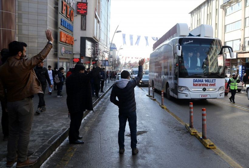 Recep Akdağ'dan ülkücülere bozkurt selamı - Resim: 4