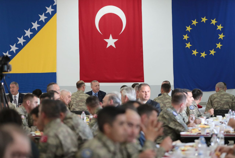 Cumhurbaşkanı Erdoğan Bosna'da Barış Gücü'nde görevli Türk askerlerini ziyaret etti - Resim: 4