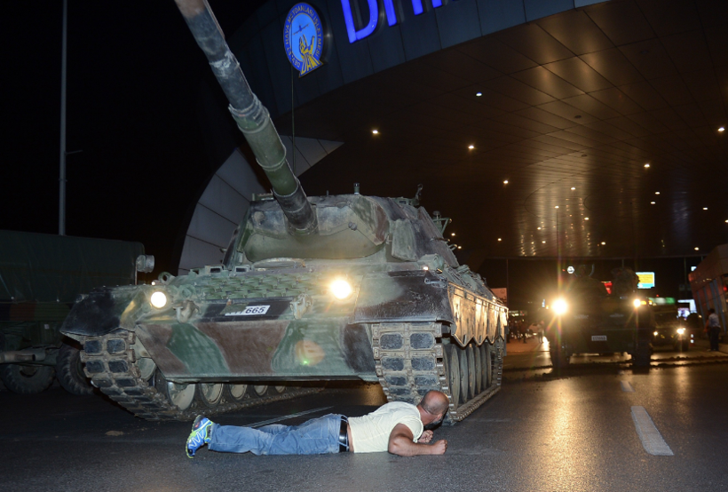 İşte 15 Temmuz hain darbe girişimini anlatan en iyi fotoğraflar - Resim: 2