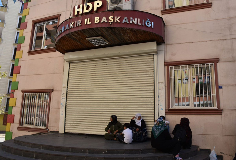 HDP Diyarbakır İl Başkanlığı eylemler için kepenk kapattı - Resim: 2