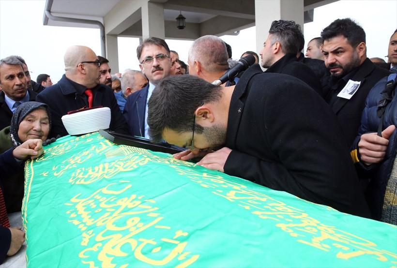 Hafız ve mevlithan İsmail Coşar'ın cenazesi son yolculuğuna uğurlandı - Resim: 4