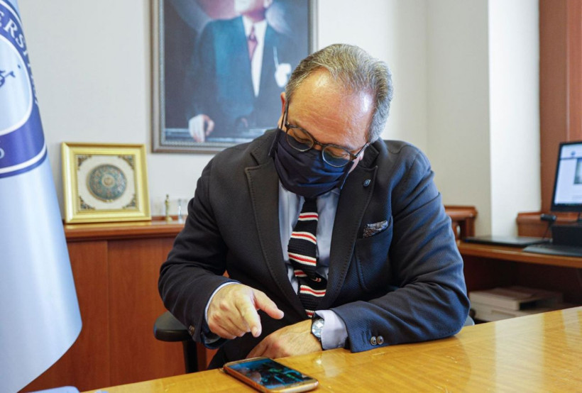 Otobüste telefondaki kişiye Covid-19 testinin pozitif çıktığını söyledi yolcular duyunca... - Resim: 1