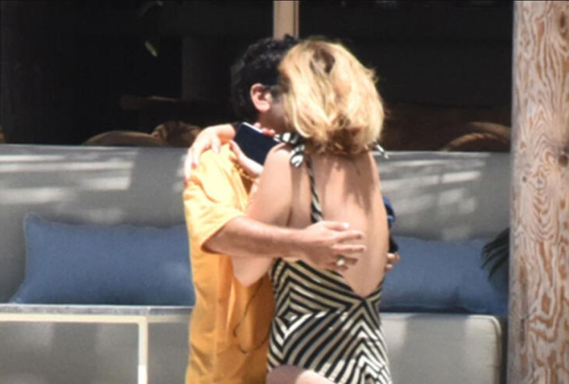 İlke imza attı Ceyda Düvenci soluğu tatilde aldı! Bülent Şakrak öpücüklere boğdu - Resim: 4