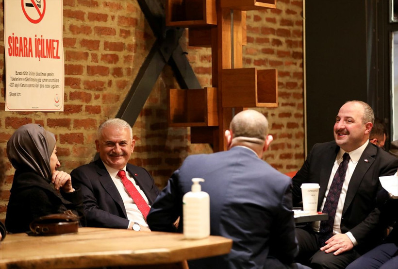 Binali Yıldırım ve Mustafa Varank İstiklal Caddesi'nde gezdi Binali abiyle takıldık - Resim: 4
