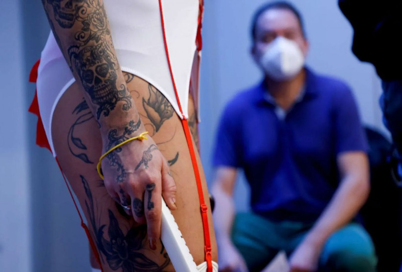 Aşı olmayana ev hapsi, aşı olana genelevde 30 dakika bedava seks! - Resim: 4