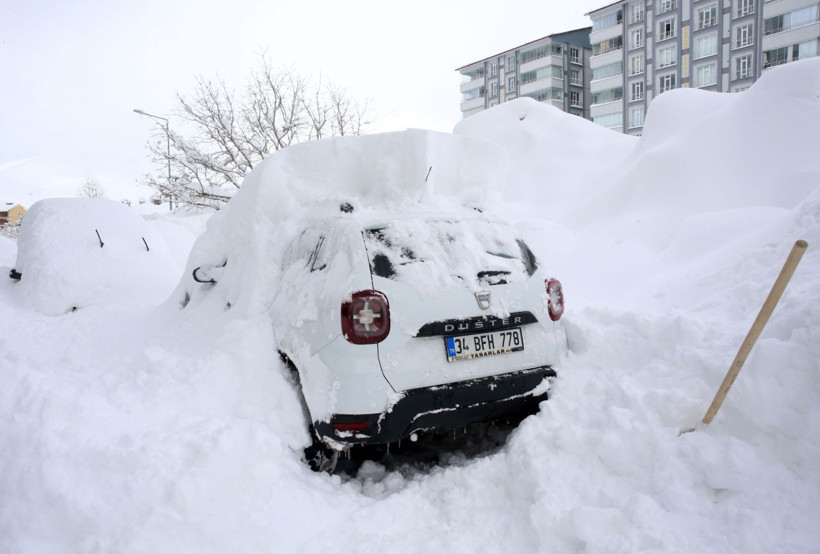 Fotoğrafa iyi bakın! İnanılmaz hepsi kara gömüldü - Resim: 4