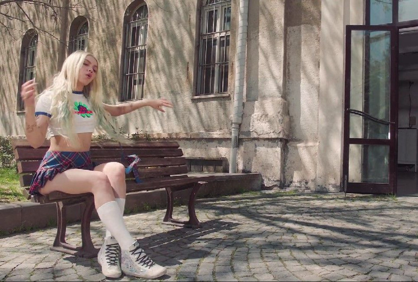 Soyunup yarı çıplak kaldı! Aleyna Tilki'ye Erol Köse'den tepki: Ramazanda donunu göstermek zorunda kaldıysa... - Resim: 2