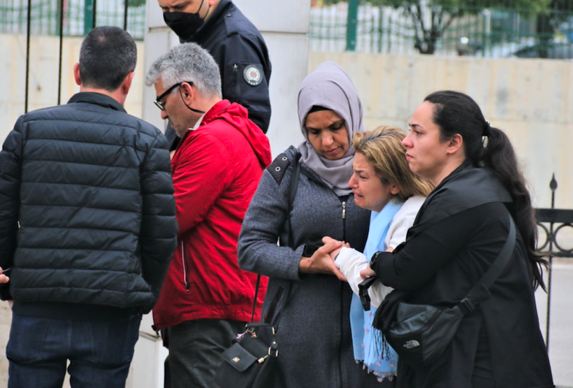 Köpekten kaçarken kamyon çarpan Minik Mahra'nın cenazesi yürekleri dağladı Babası tüm kurumları dava edecek - Resim: 1