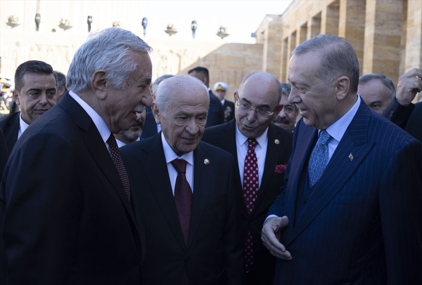 Anıtkabir'de yüzük sohbeti! Devlet Bahçeli'nin Erdoğan'a gösterdiği yüzüğün sırrı - Resim: 3