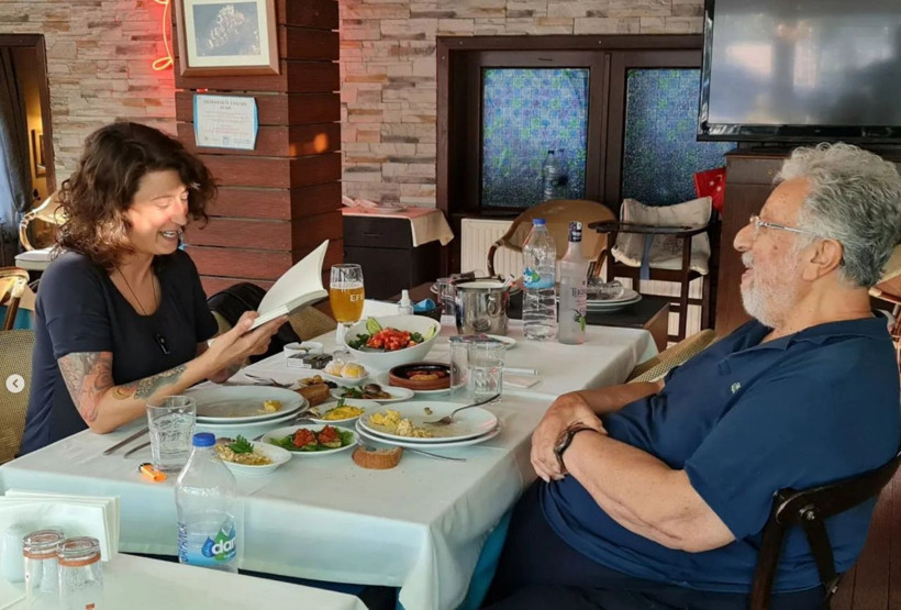 Metin Akpınar'ın gayrimuşru kızı canlı yayında anlattı! 'Karım bunu öğrenirse size zırnık koklatmaz' - Resim: 1