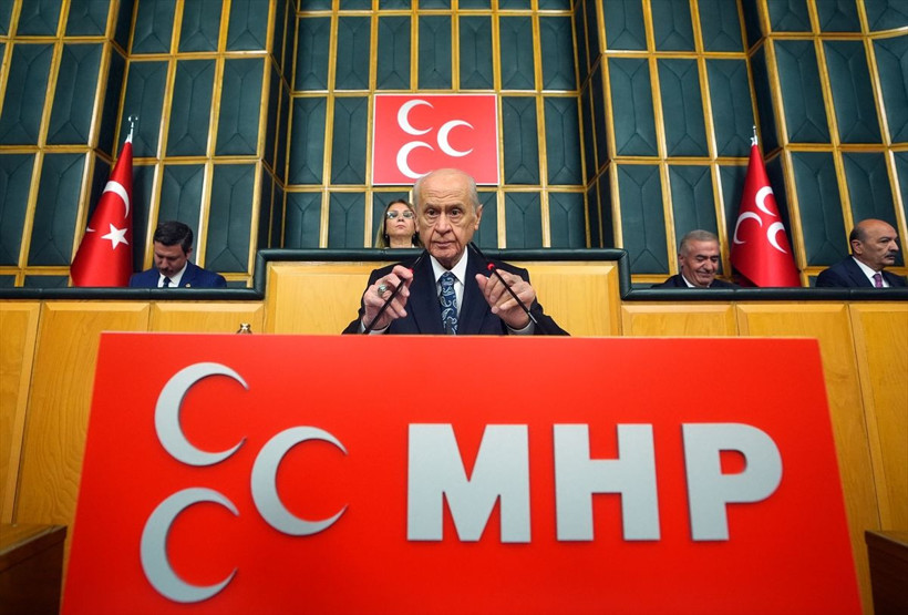 MHP Genel Başkanı Devlet Bahçeli'nin yüzüğü ve rozeti gündem oldu! Üzerinde bakın ne yazıyor - Resim: 1