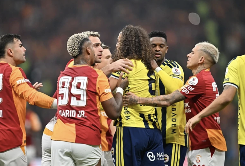 Olaylı Galatasaray-Fenerbahçe derbisinin faturası! Abdülkerim Bardakcı ve Archie Brown'un cezaları belli oldu - Resim: 7