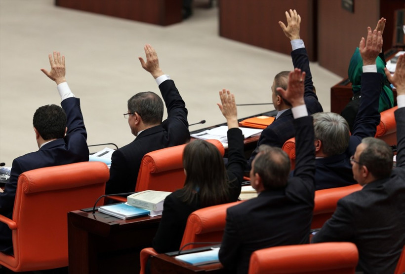 TBMM'de Bakanların eğlenceli anları! - Resim: 3