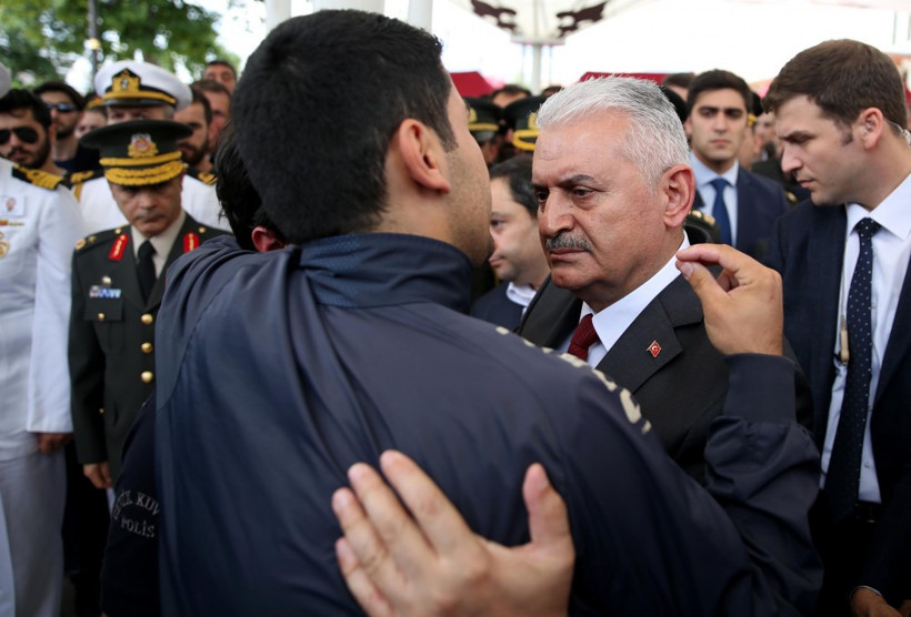 Başbakan Yıldırım'a sarılıp ağladılar! - Resim: 3