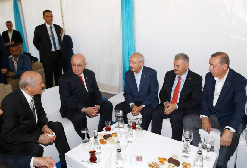 Yenikapı'daki çadırda Erdoğan liderlere bunu sormuş - Resim: 3