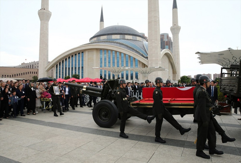 Şehit babaya son veda! Yürek dağlayan kareler - Resim: 1