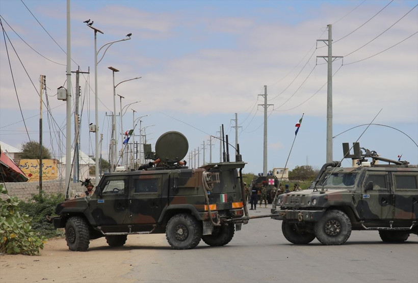 Terör örgütü Eş-Şebab Somali'de ABD ve Avrupa güçlerine saldırdı! Siviller yaralı - Resim: 4