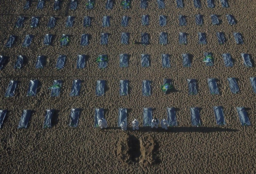 Brezilya'nın dünyaca ünlü Copacabana plajında ceset torbaları - Resim: 1
