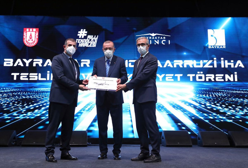 Bayraktar Akıncı TİHA'ya Erdoğan imzası - Resim: 2