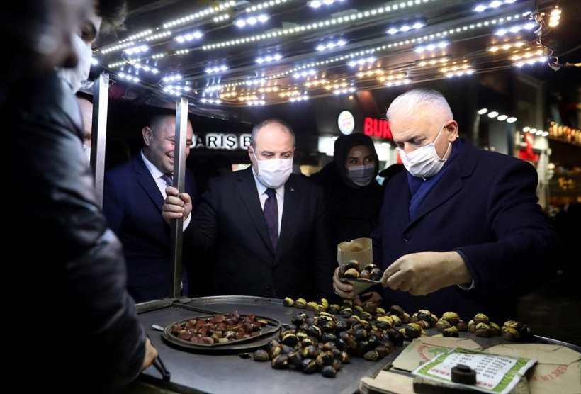 Binali Yıldırım ve Mustafa Varank İstiklal Caddesi'nde gezdi Binali abiyle takıldık - Resim: 1