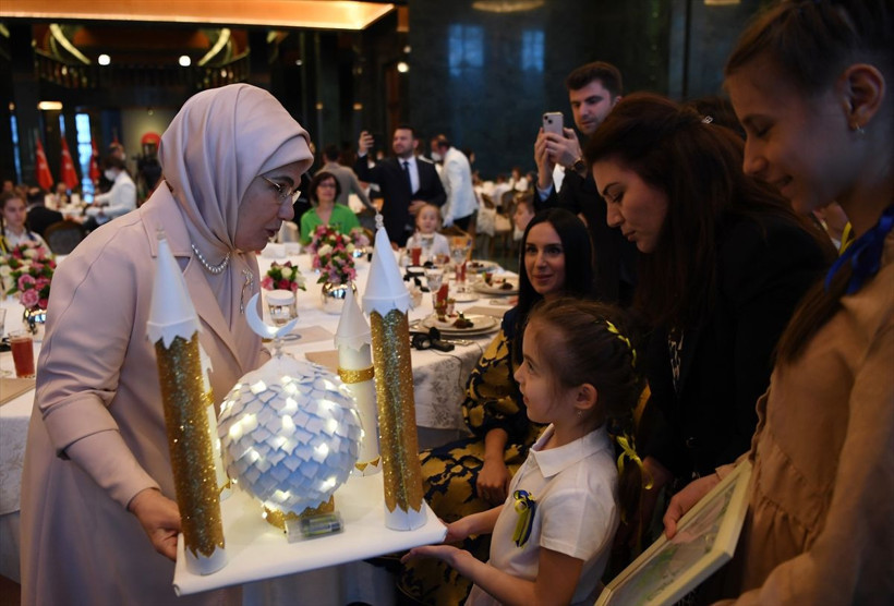 Dünyaca ünlü sanatçı Cumhurbaşkanlığı Külliyesi'nde Emine Erdoğan konuştu gözyaşları aktı - Resim: 1