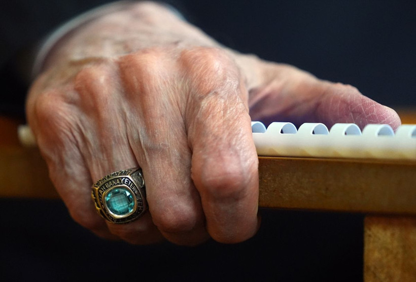 MHP Genel Başkanı Devlet Bahçeli'nin yüzüğü ve rozeti gündem oldu! Üzerinde bakın ne yazıyor - Resim: 2