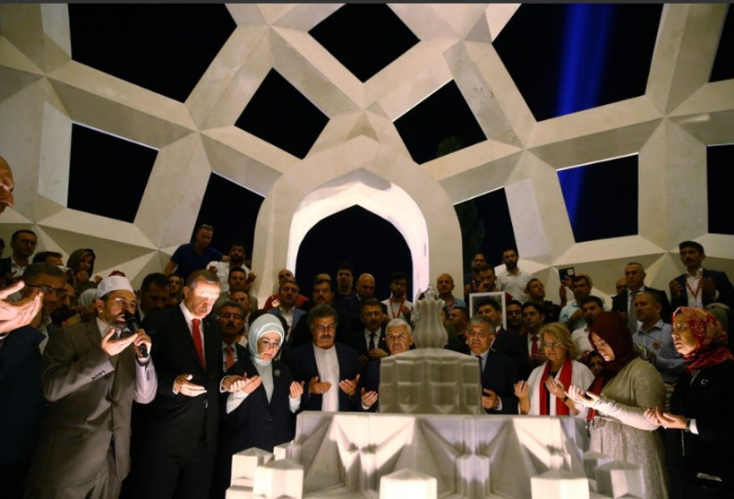 Şehitler Makamı dualarla açıldı - Resim: 3