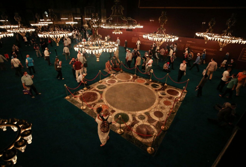 Ayasofya'da imparatorların tac giyme alanına halı serilmedi - Resim: 4