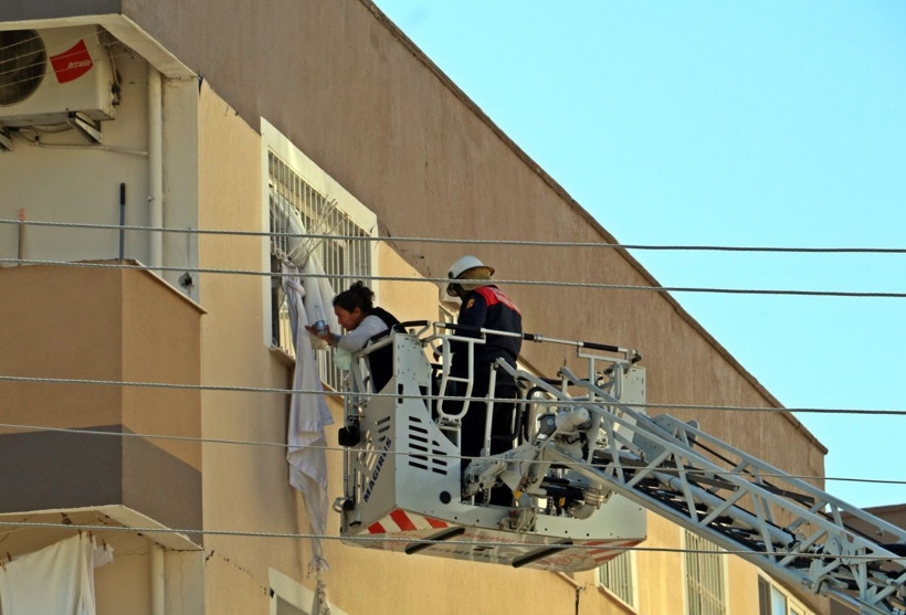 İzmir'de kontrollü yıkım sırasında 8'inci kattan kedi atladı! Sahibinin gözyaşları sel oldu - Resim: 2