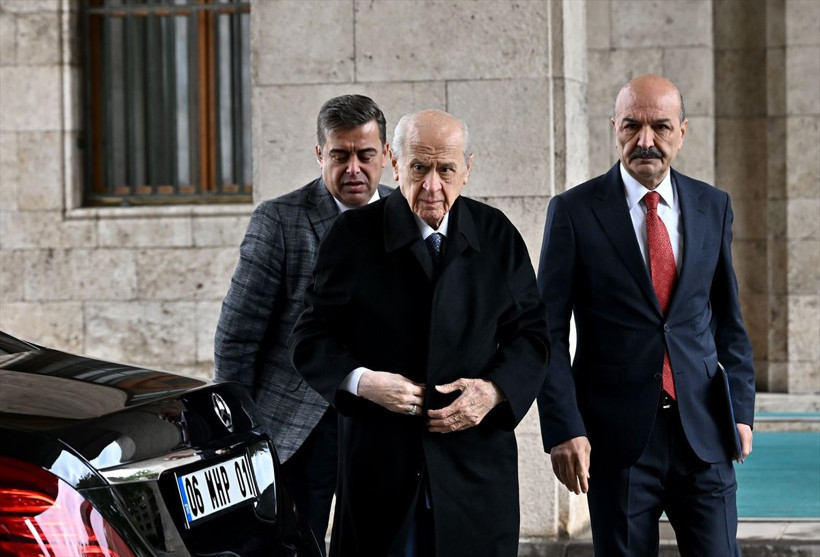 MHP lideri Devlet Bahçeli'nin rozet ve yüzüğü dikkat çekti! - Resim: 1