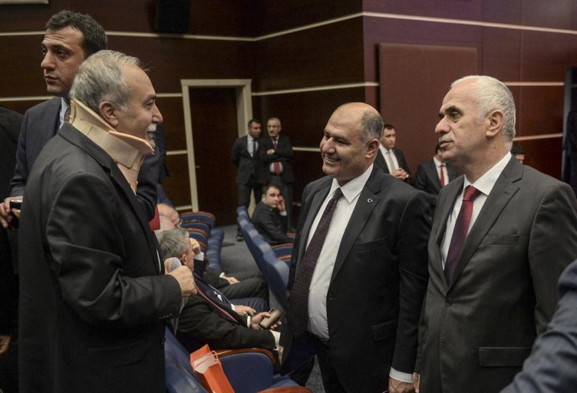 Fakıbaba AK Parti'nin toplantısına böyle geldi - Resim: 3