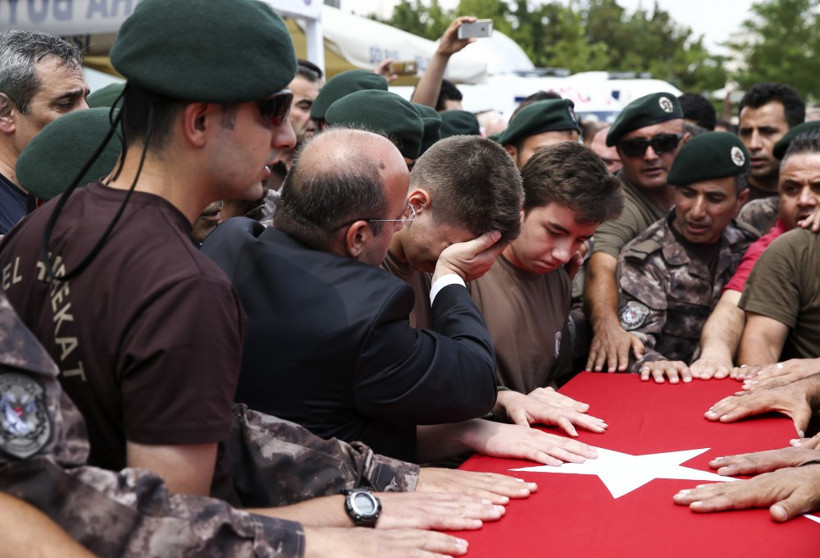 Demokrasi şehidi gözyaşlarıyla uğurlandı! - Resim: 1