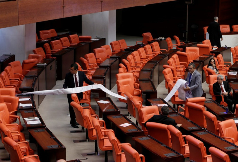  CHP'li Tanrıkulu'dan Meclis'de protesto - Resim: 1