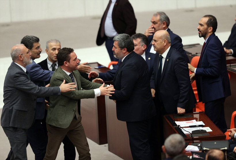 Meclis fena karıştı AK Parti ve İYİ Partililer birbirine girdi - Resim: 1