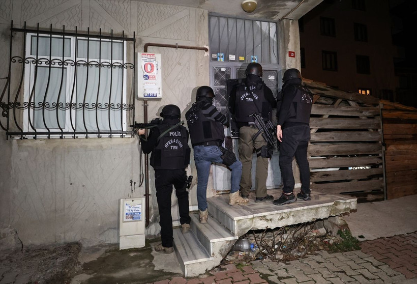 İstanbul ve Adana'da PKK'ya gece yarısı baskını! 51 kişi gözaltına alındı - Resim: 4