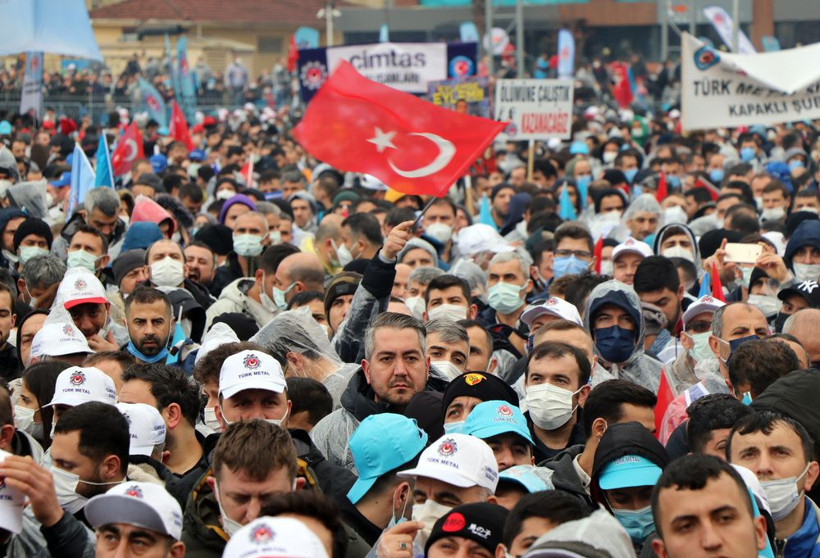 Binlerce işçi yüzde 17'lik zamma karşı Kocaeli'de greve çıktı! Türk Metal Sendikası: Bıçak kemiğe dayandı - Resim: 1